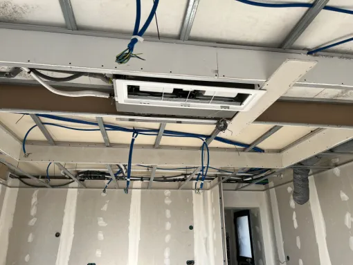 Gainable avec grille de reprise par le dessous.