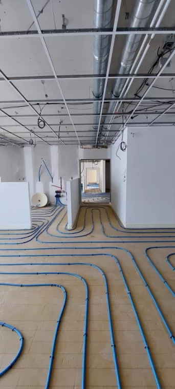 Plancher chauffant rafraichissant avec régulation centralisée 